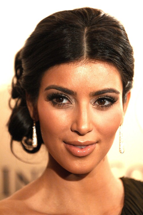 Kim ALWAYS wear beautiful make up kim kardashian blogg giantess vore